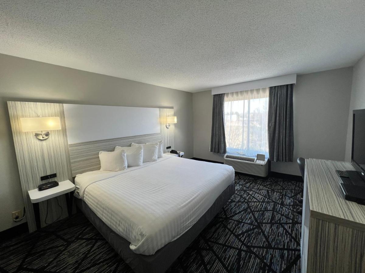 Baymont By Wyndham Peoria Hotel Bagian luar foto