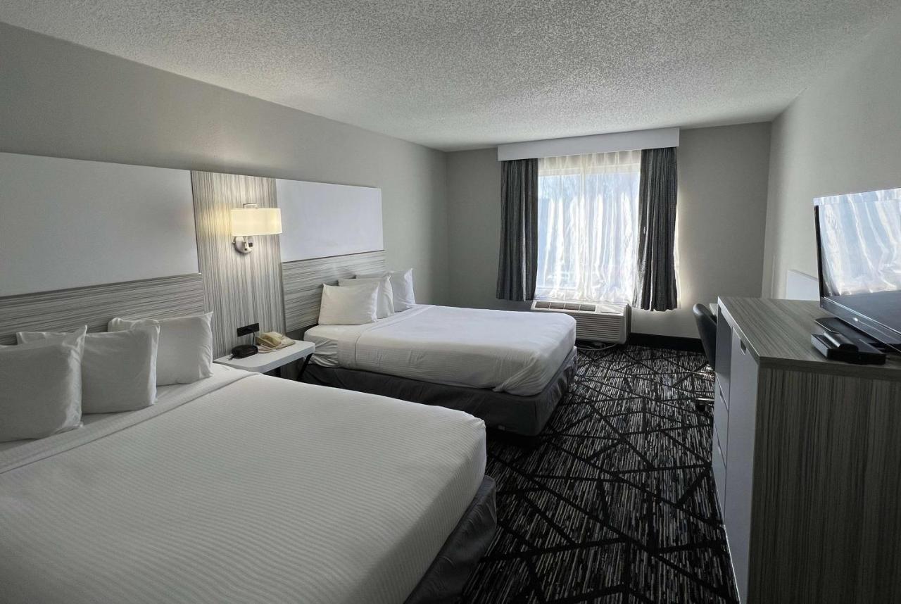 Baymont By Wyndham Peoria Hotel Bagian luar foto