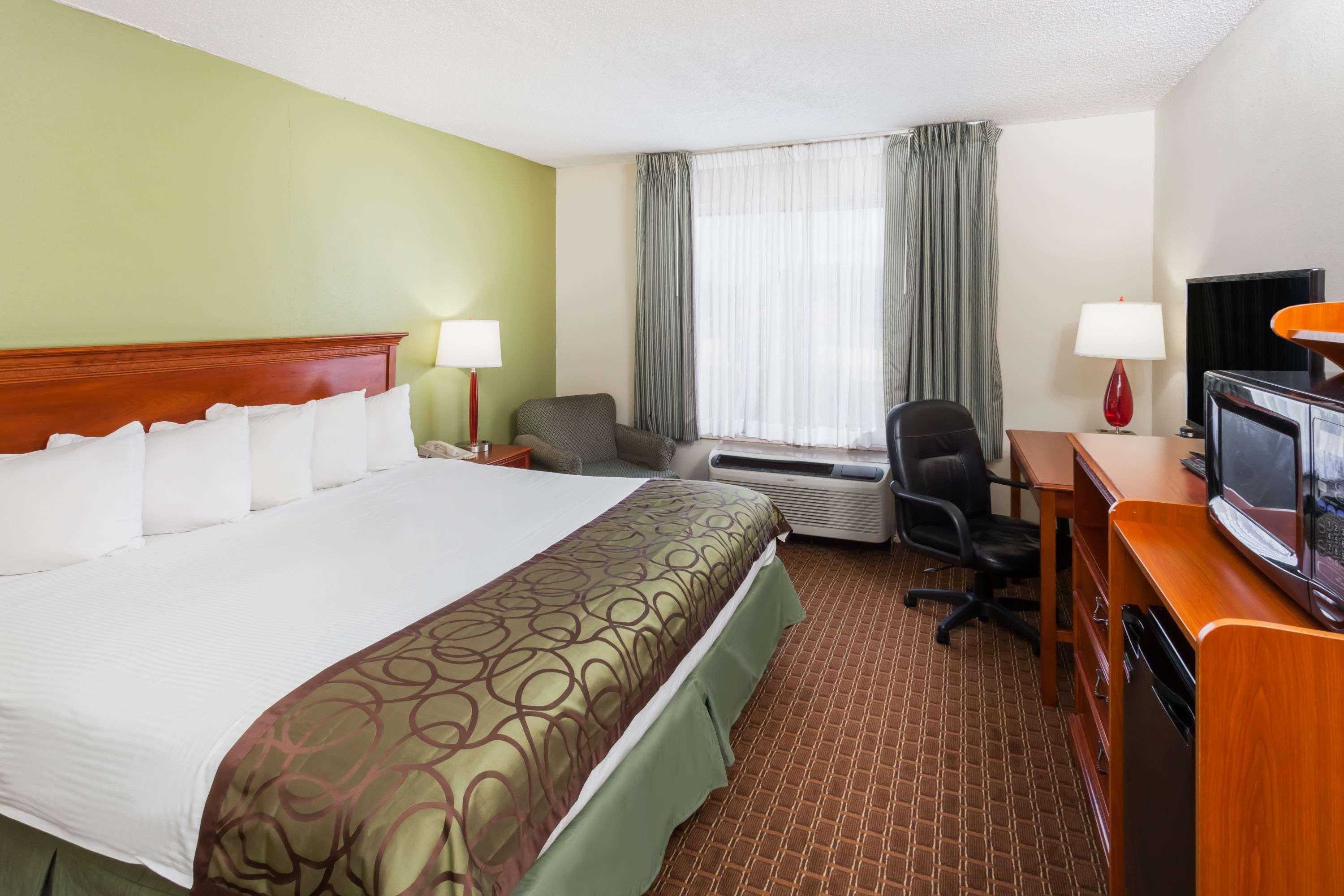 Baymont By Wyndham Peoria Hotel Bagian luar foto