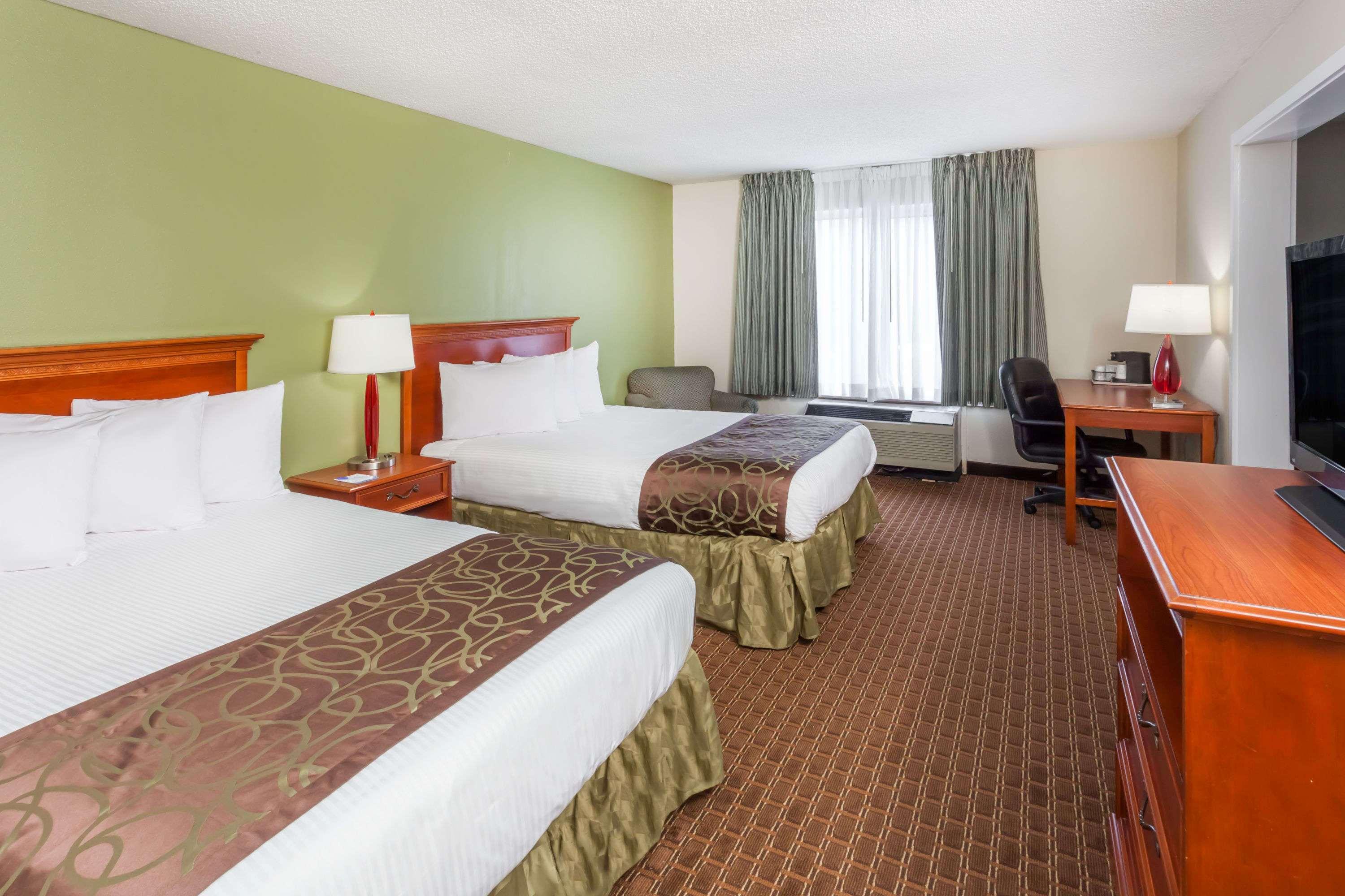 Baymont By Wyndham Peoria Hotel Bagian luar foto