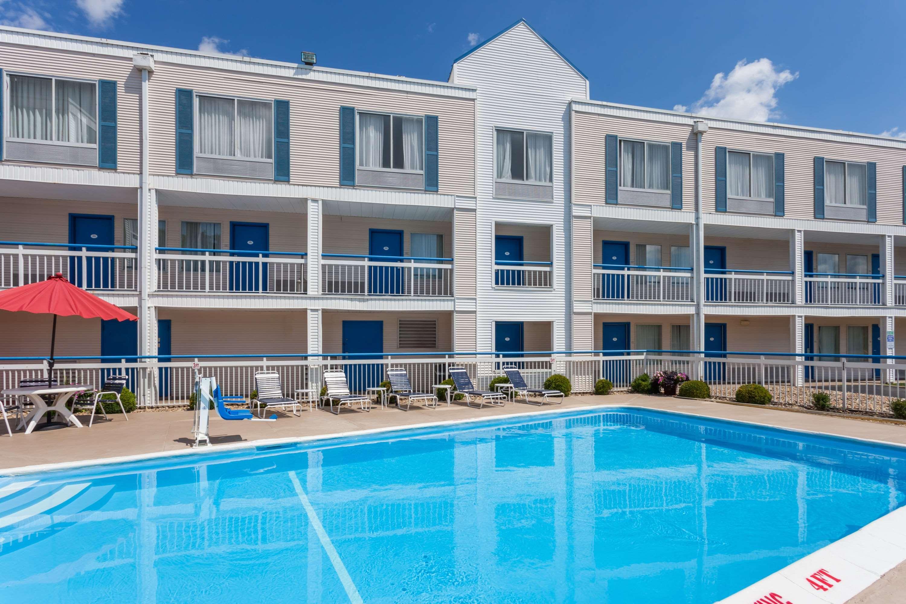 Baymont By Wyndham Peoria Hotel Bagian luar foto