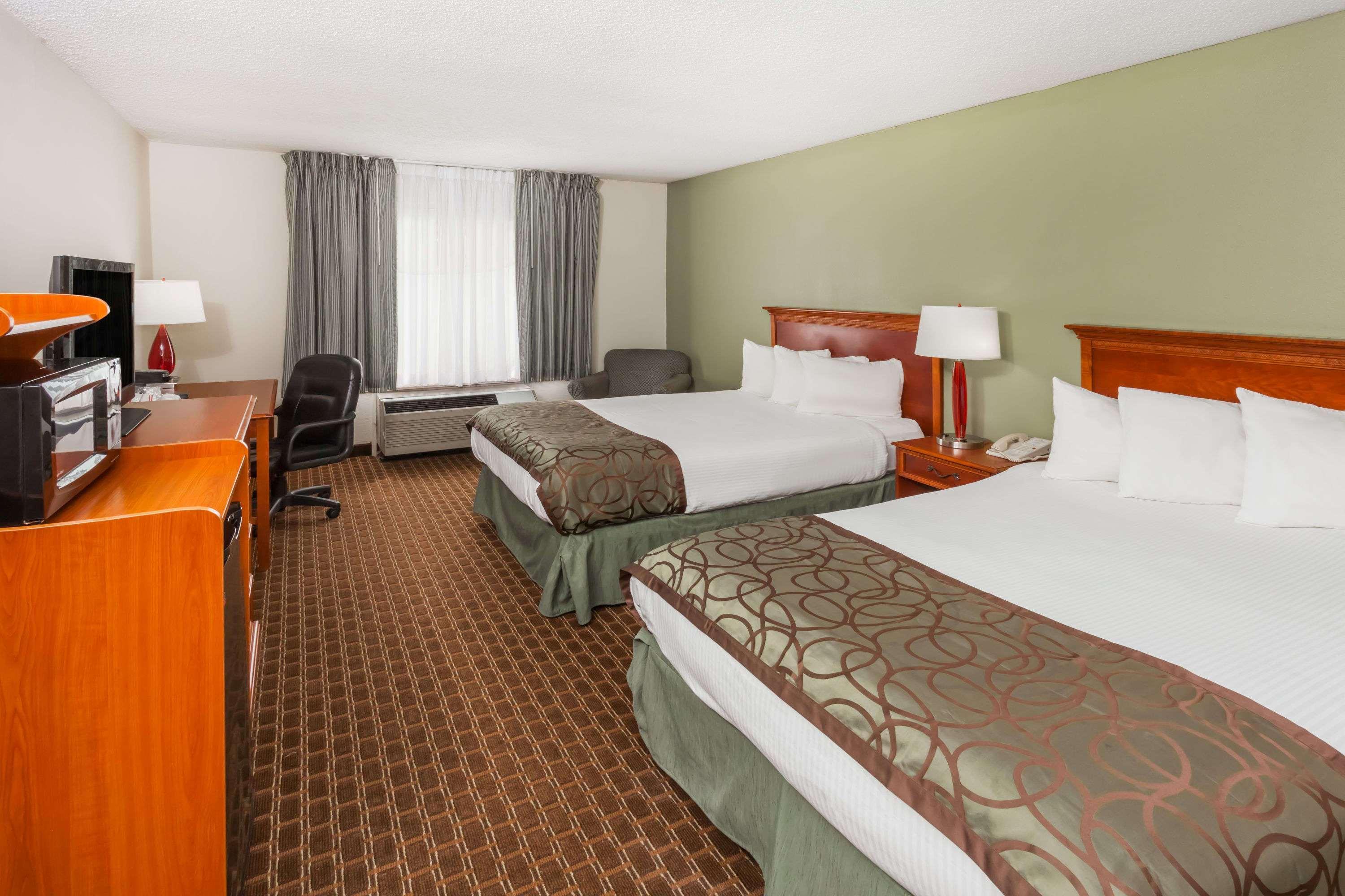 Baymont By Wyndham Peoria Hotel Bagian luar foto